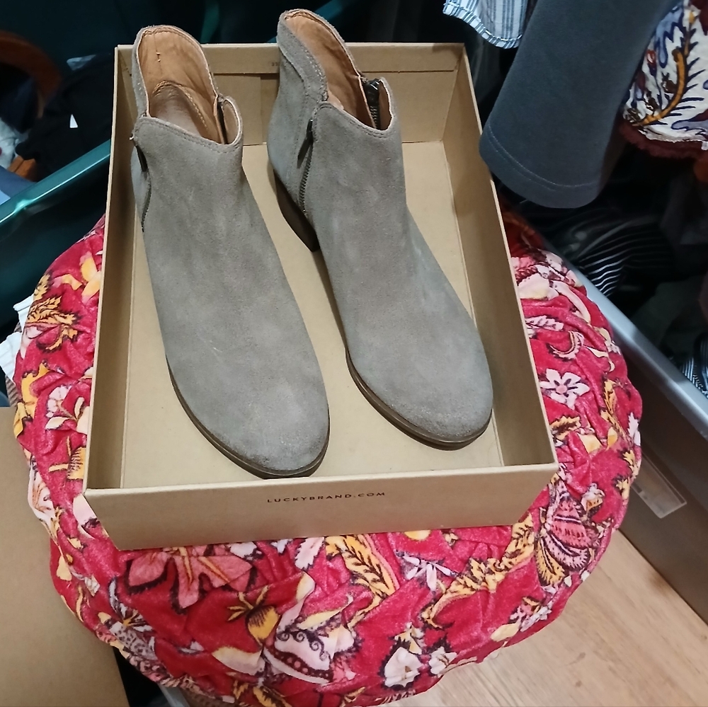 Brand New Never Worn Lucky Brand Women's Suede Ankle Booties Breah Sz 9 1/2